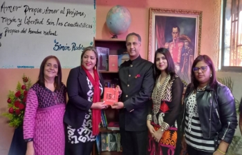 Como parte de AKAM, se inauguro un 'Rincon de la India' en la Universidad Simon Rodriguez en San Juan de Los Morros, estado Guarico. El Embajador Abhishek Singh tambien pronuncio el discurso de apertura en la ocasion.